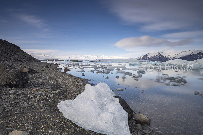 icebergs floating on the glacier lagoon from the Vatnajokull Glacier at Vatnajökull National Park